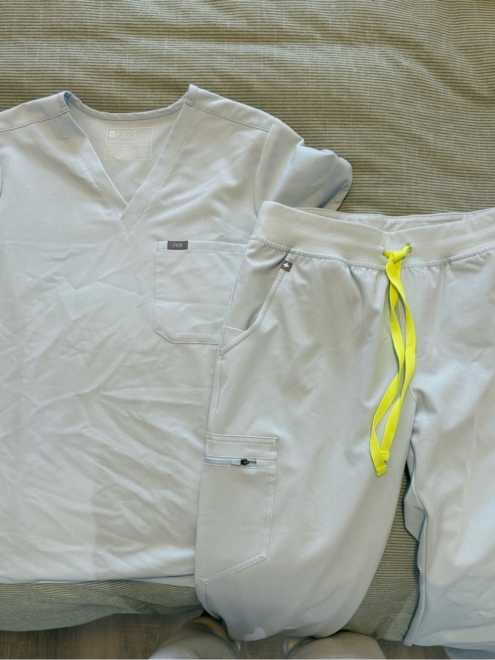 Figs Open Skies Scrub Set